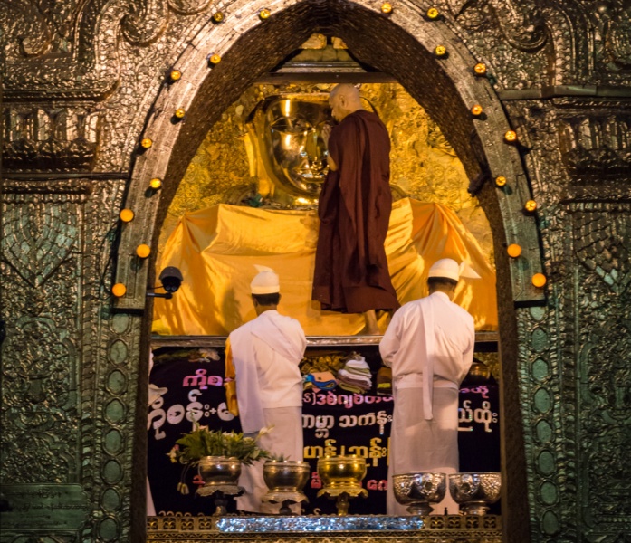Myanmar Off The Beaten Track: Myanmar Adventures: Cleaning Buddha's Face in Mandalay