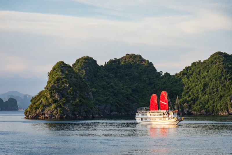 Choose the Best Halong Bay Cruise: Junk Boat