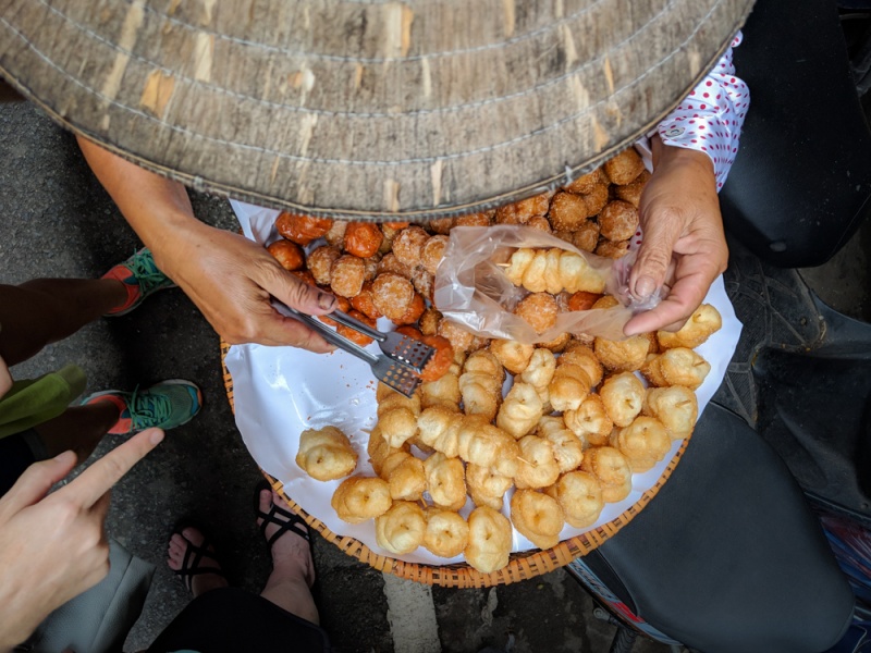 Hanoi, Vietnam: What to Eat and Where to Eat it - Bánh Rán (Vietnamese Donuts)