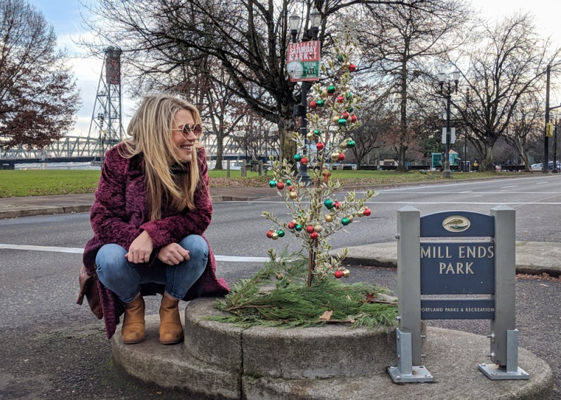 Weird Things to do in Portland, Oregon: Mill Ends Park - The Smallest Park in the World