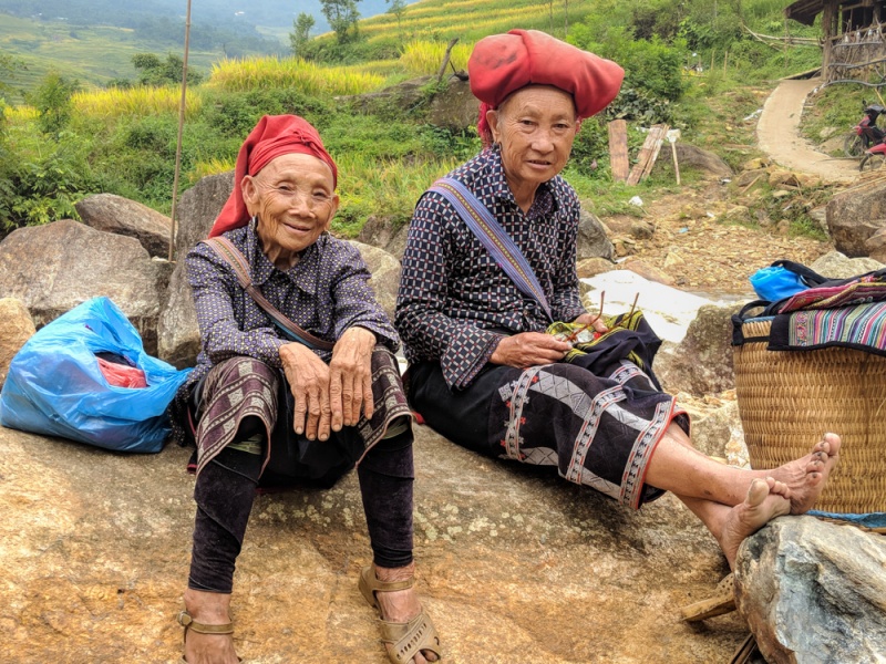 Trekking in Sapa, Vietnam: Sapa Trekking: Dao ladies in Giang Ta Chai village