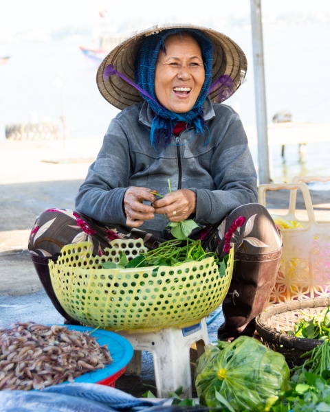 Hoi An Photo Tour: Vietnamese Lady in the Fish Market