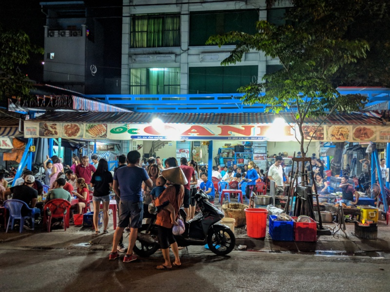 Best Place to Eat Snails in Saigon, Vietnam: Quan Oc Oanh on Vinh Khanh Street