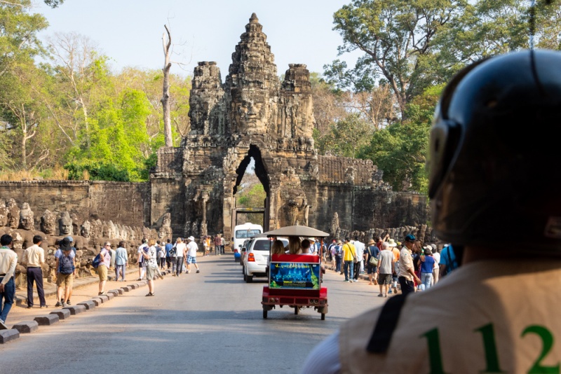 Angkor Wat Small Circuit Tour: South Gate of Angkor Thom