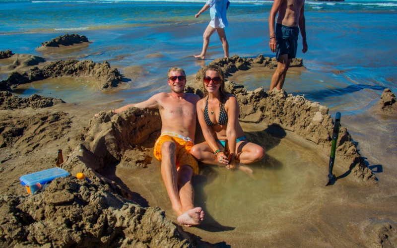 New Zealand - Best Things to do on the North Island: Hot Water Beach, Coromandel Peninsula