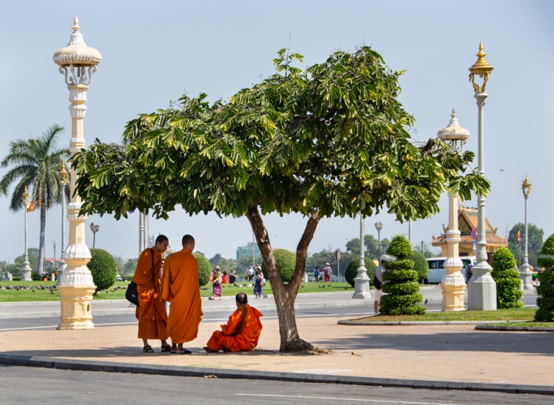 Top Things To Do & See in Phnom Penh, Cambodia: Monks in Royal Palace Park