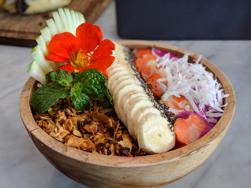 Best Things to do in Canggu, Bali: Breakfast/Brunch Smoothie Bowl