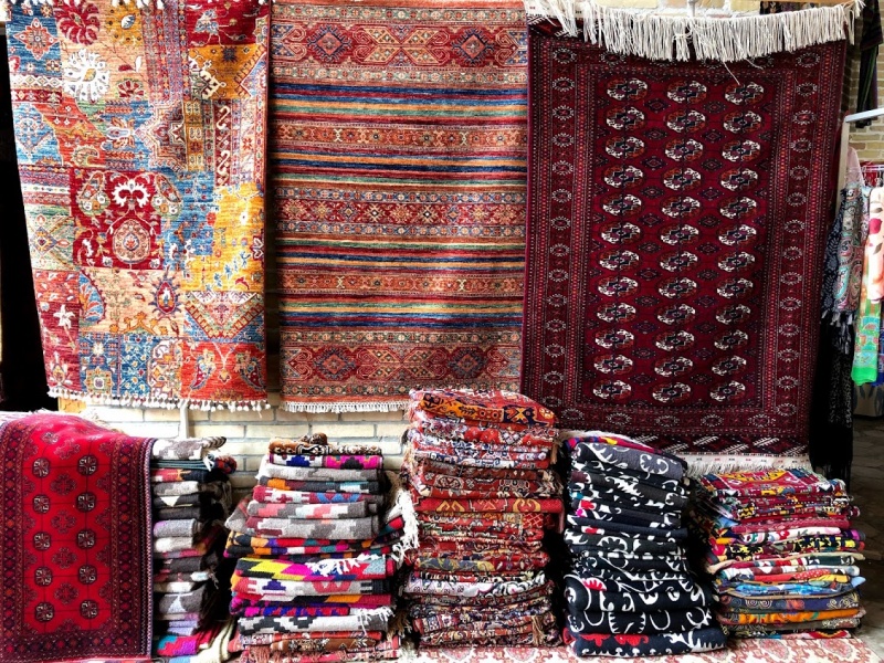 Guide to Shopping in Uzbekistan: What to Buy and How Much to Pay: Camel Hair and Silk Rugs