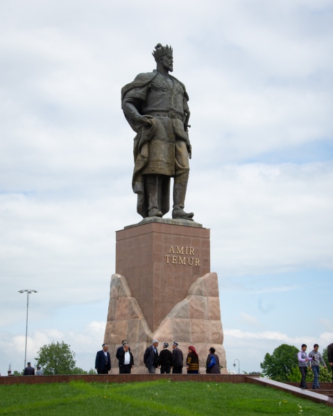 Shahrisabz (Shakhrisabz), Uzbekistan: Statue of Amir Timur