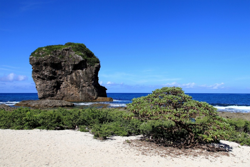 Best Things to See in Taiwan: Sail Rock in Kenting National Park