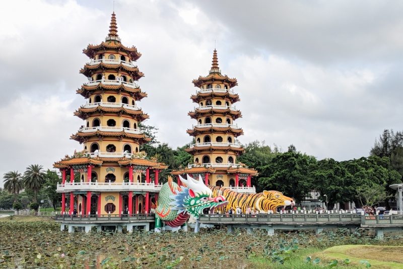 Taiwan - Best Things to do: Dragon & Tiger Pagodas in Kaohsiung