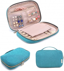 Romantic Gift Ideas for World Travelers: Travel Jewelry Case