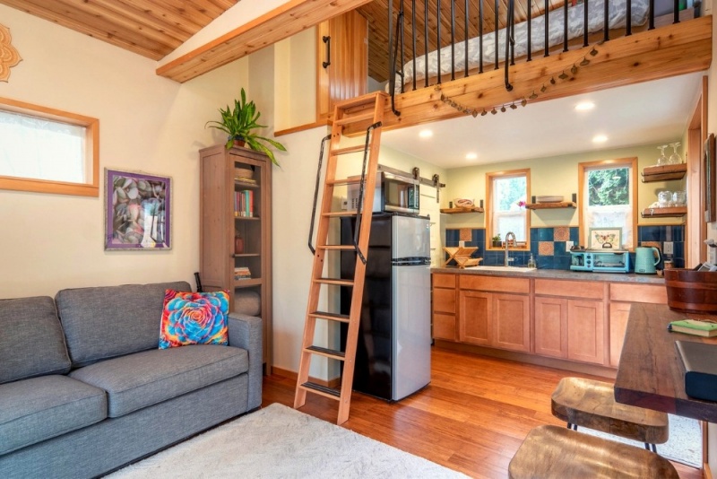 Portland Neighborhoods: Mallory Tiny House Airbnb
