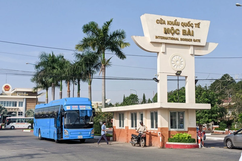 How to Get from Ho Chi Minh City to Phnom Penh: Moc Bai Border Crossing