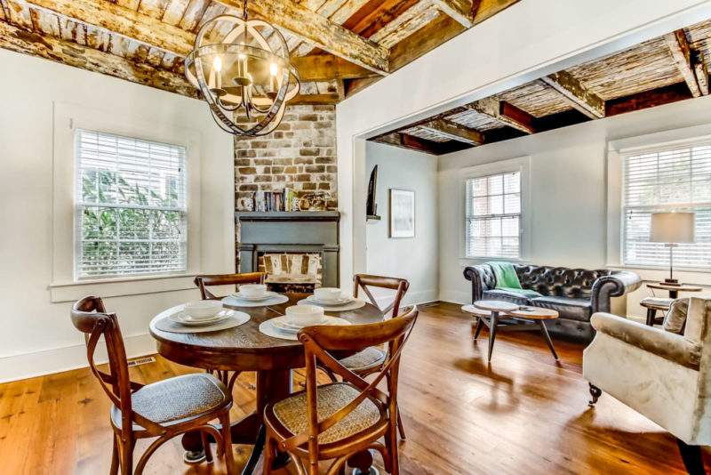 Best Airbnbs in Savannah, Georgia: Historic Downtown Home