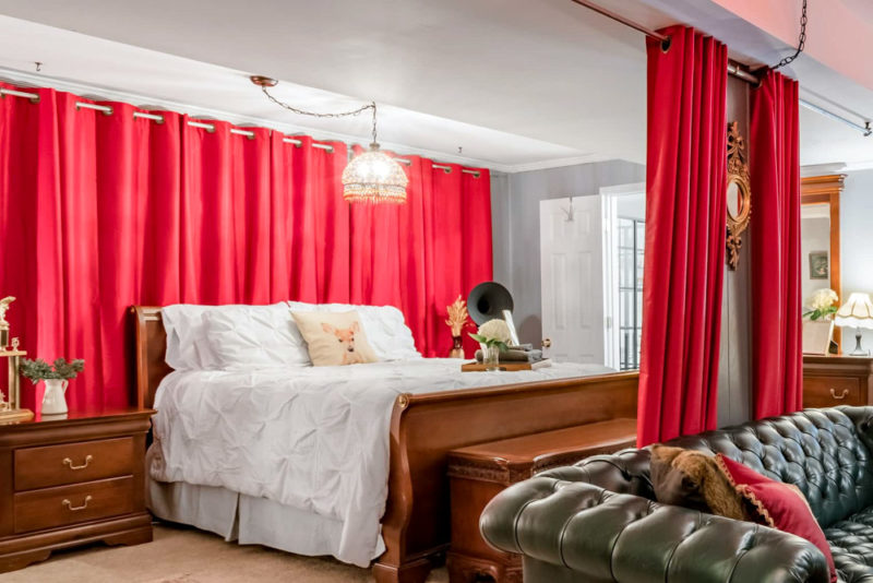 Best Nashville Airbnbs & Vacation Rentals: Speakeasy Hideaway