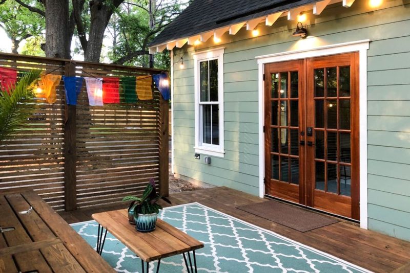 Unique Airbnbs in Charleston, South Carolina: Cozy Island Cottage