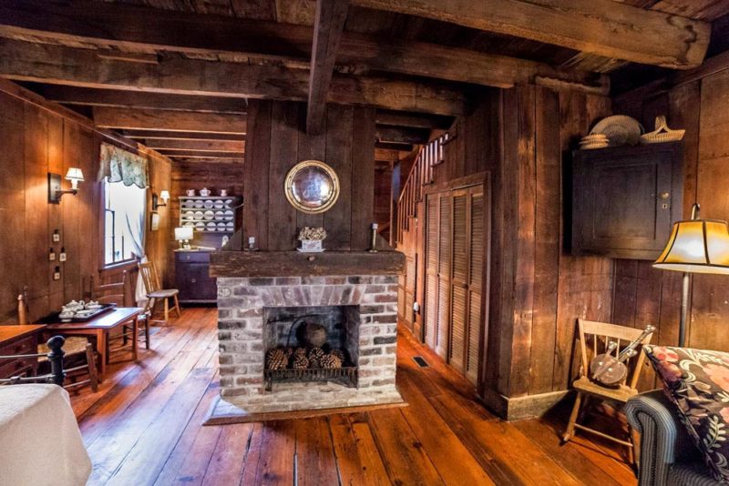 Unique Airbnbs in Savannah, Georgia: Laura's Cottage