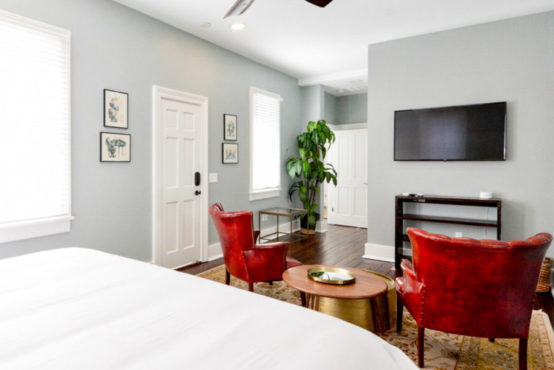 Unique Charleston Airbnbs: Mint Julep House