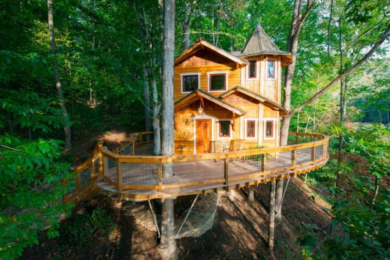 Best Airbnbs in Asheville, North Carolina: Luxury Treehouse