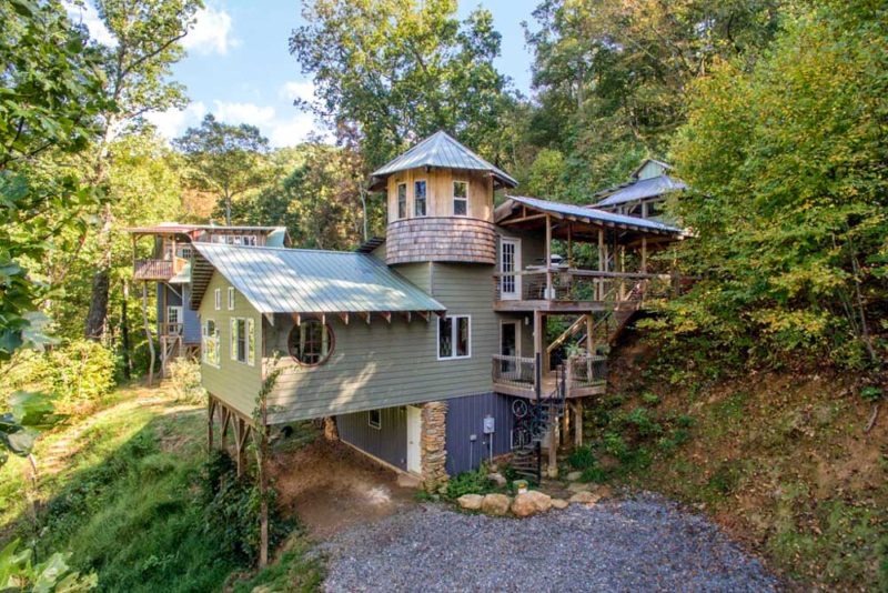 Best Airbnbs in Asheville, North Carolina: Mountaintop Compound