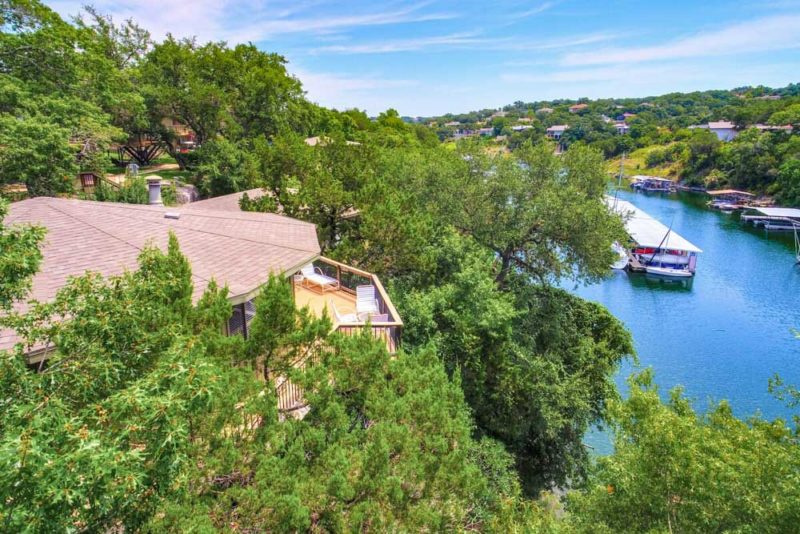 Best Airbnbs in Austin, Texas: Lake Travis Treehouse