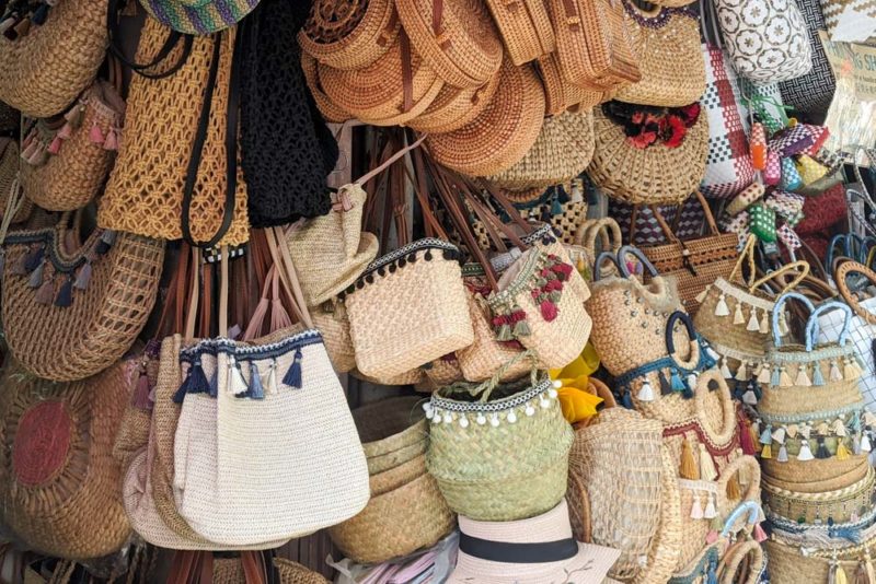 Best Travel Souvenir Ideas: Staw Bags in Vietnam