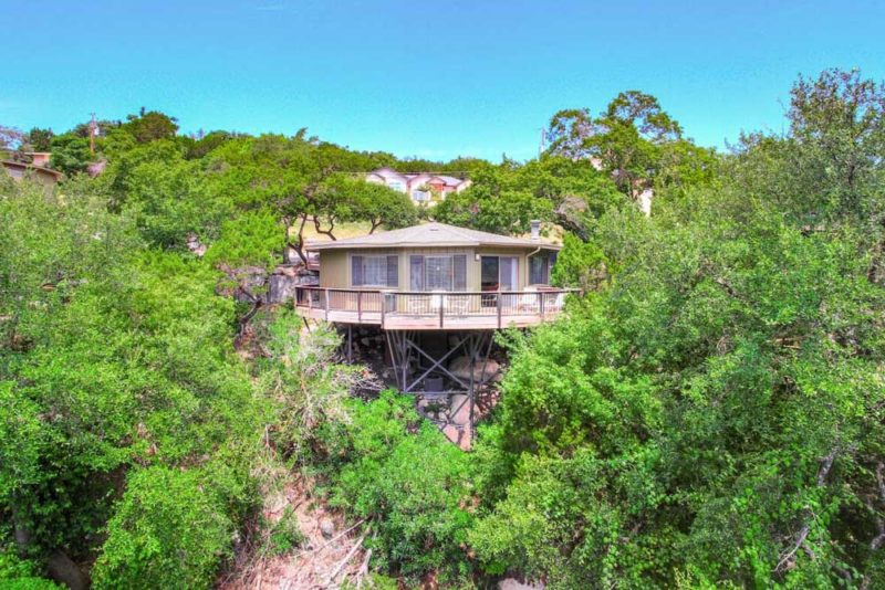 Cool Airbnbs in Austin, Texas: Lake Travis Treehouse