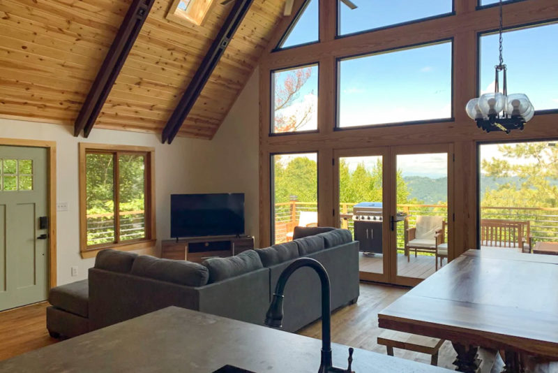 Coolest Asheville Airbnbs: Mountaintop Lodge