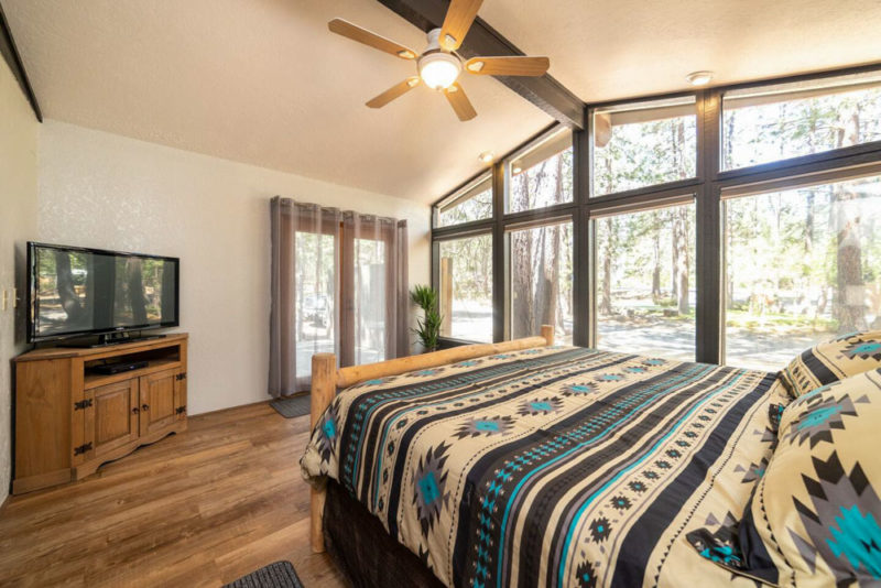 Airbnb Bend, Oregon Vacation Home: Sunny Pine Lodge