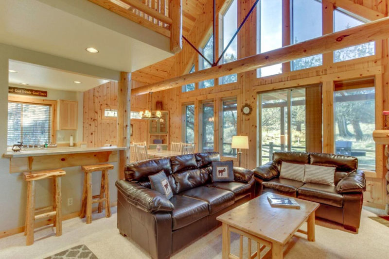 Best Airbnbs in Bend, Oregon: Eagle Crest Cabin