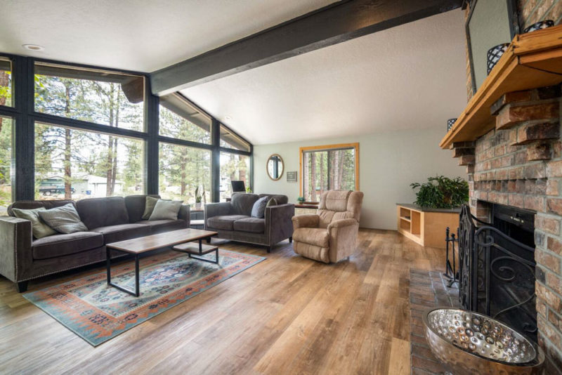 Cool Bend Airbnbs & Vacation Rentals: Sunny Pine Lodge