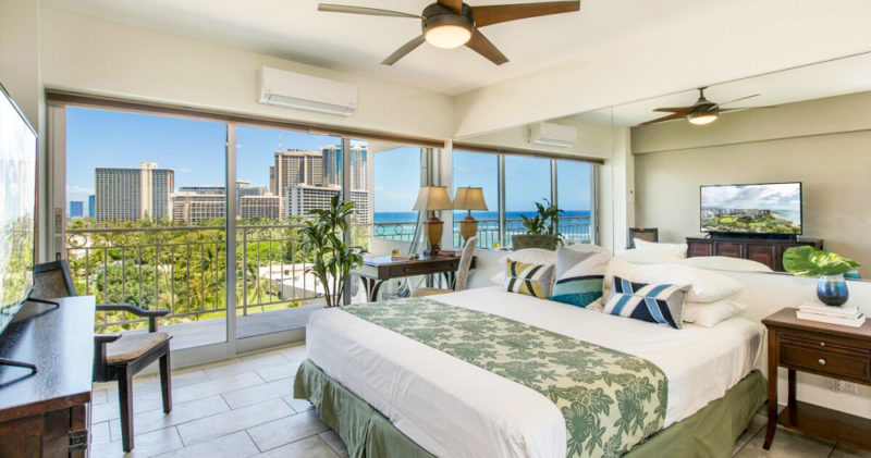Airbnb Waikiki, Hawaii Vacation Homes & Rentals: Waikiki Shore Beachfront Condo