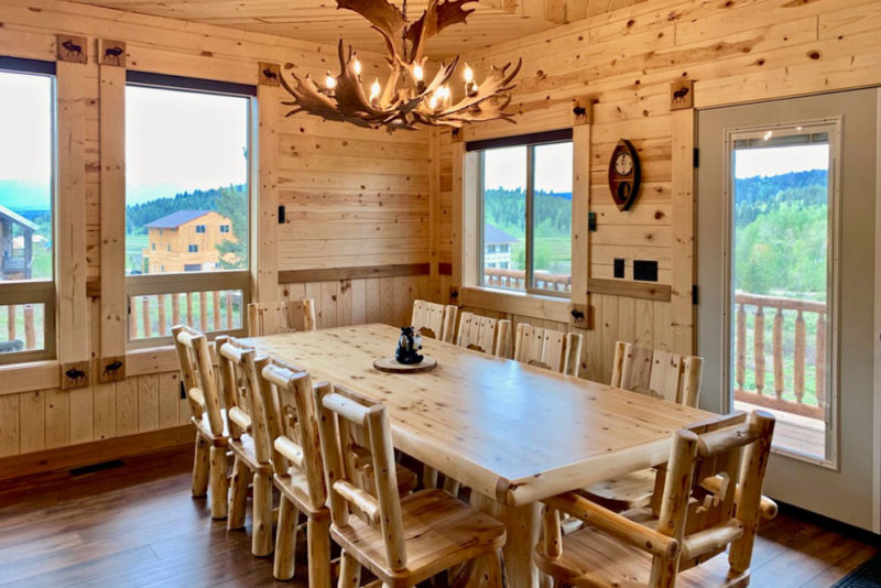 Airbnb Yellowstone National Park: Vacation Homes & Rentals: Imperial Elk Lodge