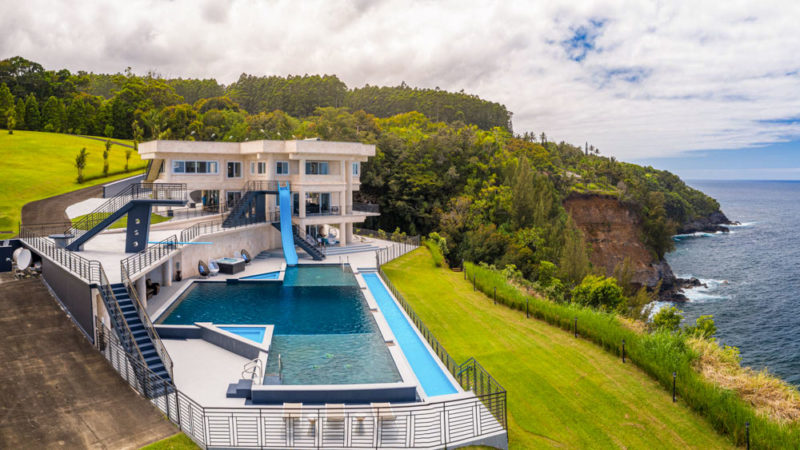 Best Airbnbs Big Island, Hawaii: Waterfalling Estate