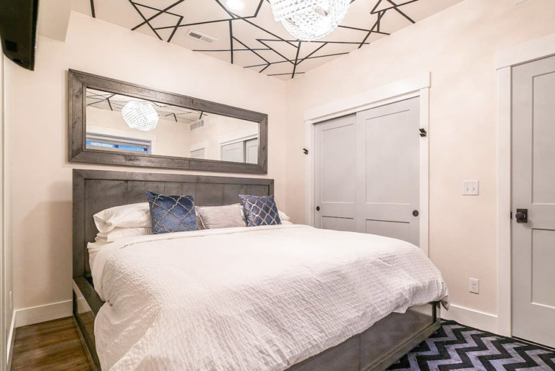 Best Colorado Springs Airbnbs & Vacation Rentals: Stunning 3-Story Hideaway