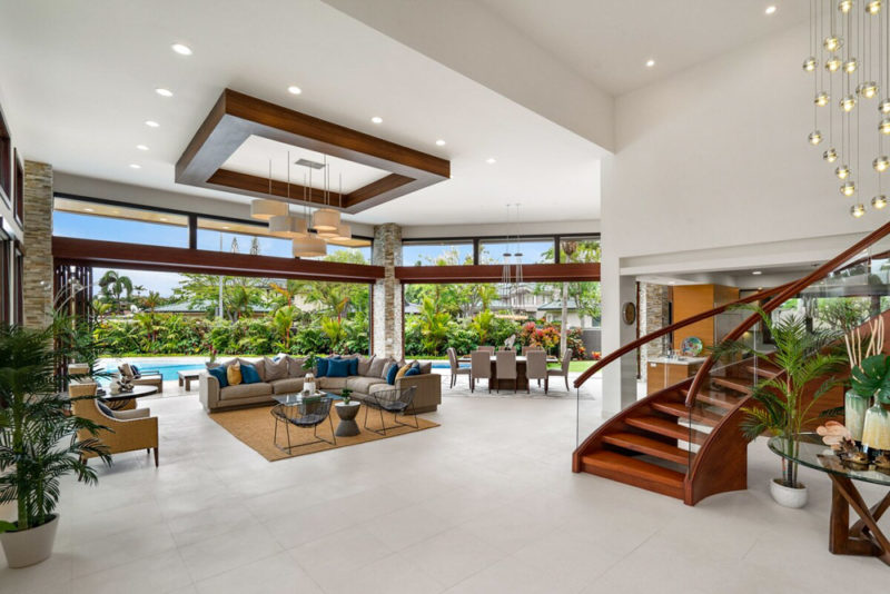 Cool Honolulu Airbnbs & Vacation Rentals: Kahala Grand Splendor