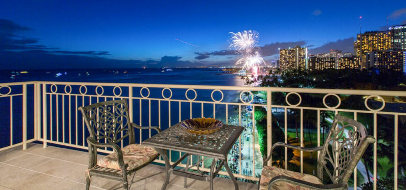 Cool Waikiki Airbnbs & Vacation Rentals: Waikiki Shore Beachfront Condo