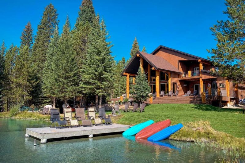 Cool Yellowstone Airbnbs & Vacation Rentals: Upscale Riverfront Getaway