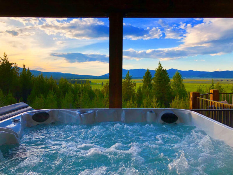 Yellowstone Airbnb Vacation Home & Rental: Luxury Island Park Retreat