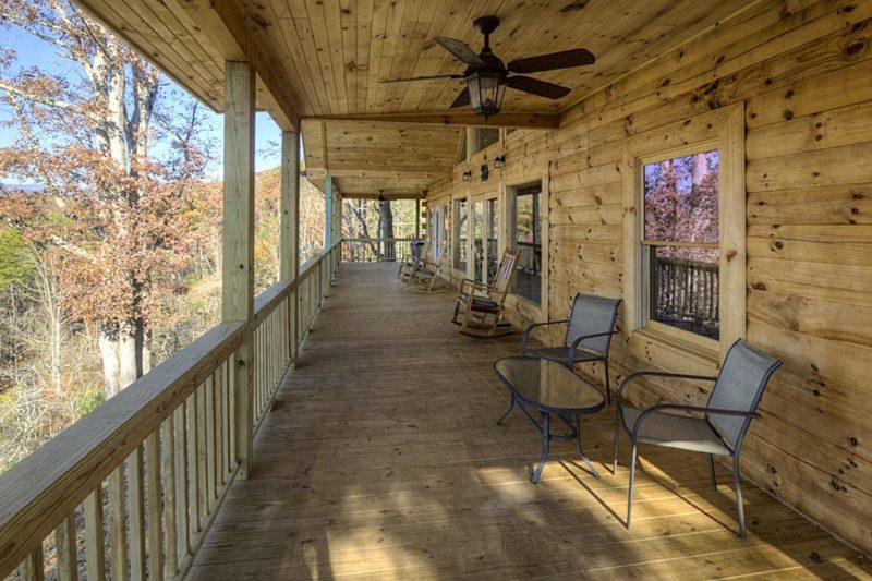 Airbnbs in the Smokies Vacation Home: Black Bear Lodge