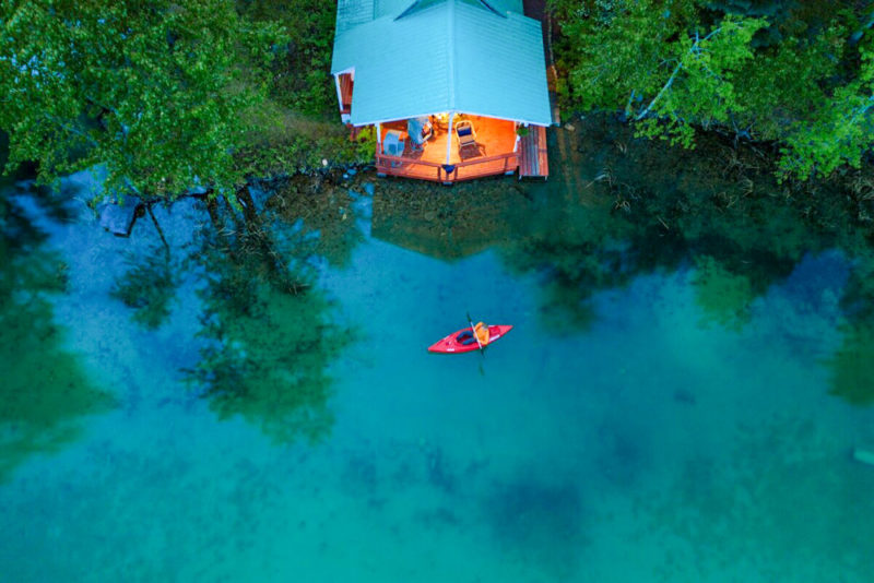 Best Glacier Airbnbs & Vacation Rentals: Lake Cottage