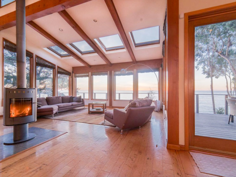 Best Airbnbs in Big Sur, California: Modern Cliffside Home