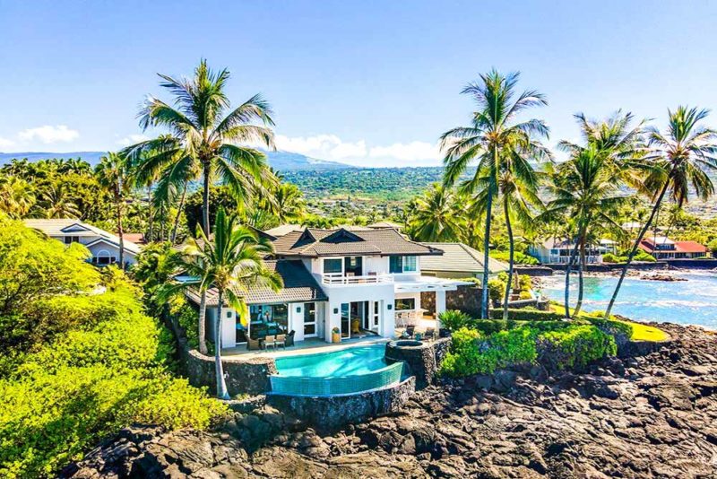 Best Kona Airbnbs & Vacation Rentals: Private Oceanfront Villa
