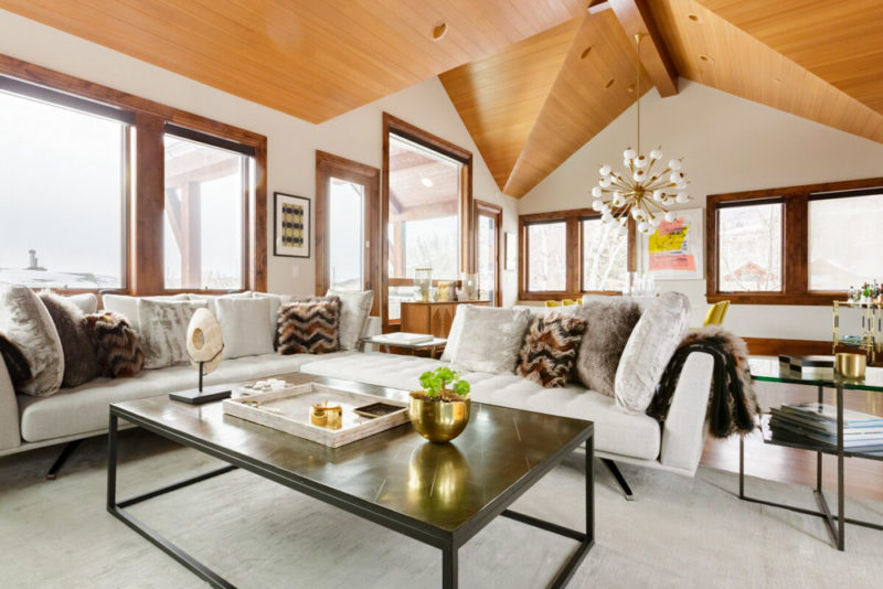 Best Aspen Airbnbs & Vacation Rentals: Luxury Ski Lodge-Style Cabin