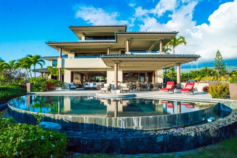 Best Kona Airbnbs & Vacation Rentals: Luxury Oceanfront Villa
