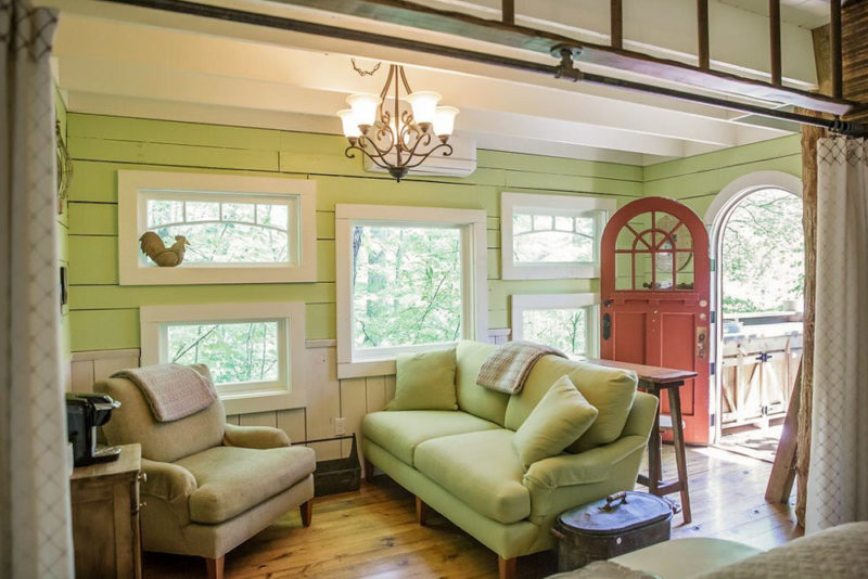 Cool Chattanooga Airbnbs & Vacation Rentals: Candlelight Treehouse