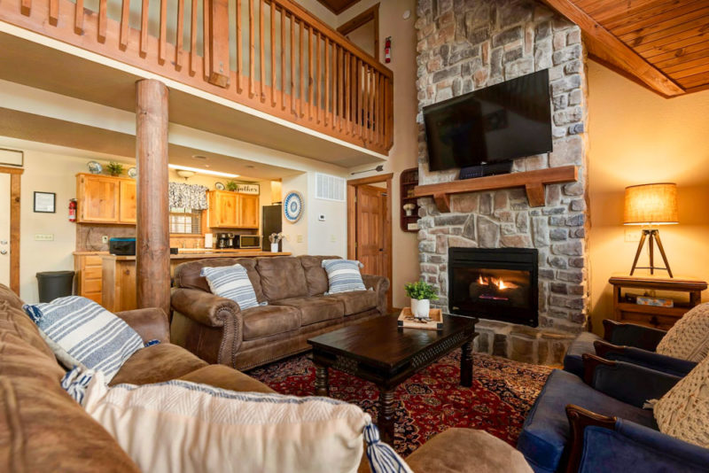 Coolest Airbnbs in Branson, Missouri: Pilot's Lounge Lodge