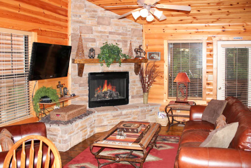 Coolest Airbnbs in Branson, Missouri: Wild Rose Luxury Cabin