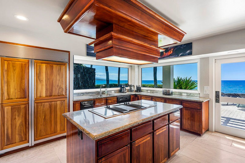 Coolest Airbnbs in Kona, Hawaii: Private Oceanfront Villa